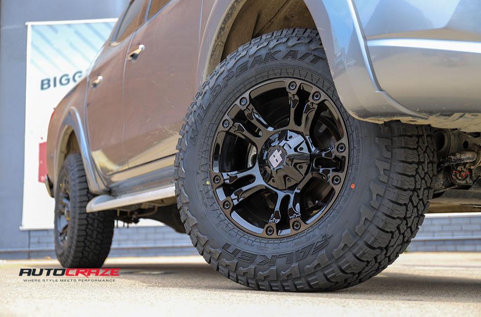 MITSUBISHI TRITON BROOKLYN MATTE BLACK